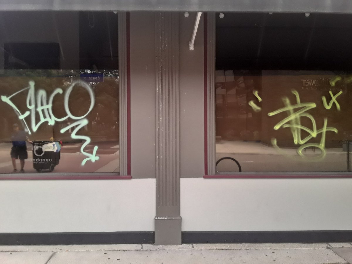 DowntownKazoo's tweet photo. Along the #KalamazooMall, six additional instances of new "#4 Flaco" #graffiti have been found on Arcadia Condominiums mural, northeast corner of #RadissonKzoo, @kvcc Center for New Media, and former Fandango restaurant. @KalPublicSafety @Andrew_Haan @pattimowens https://t.co/EcGGabGARB
