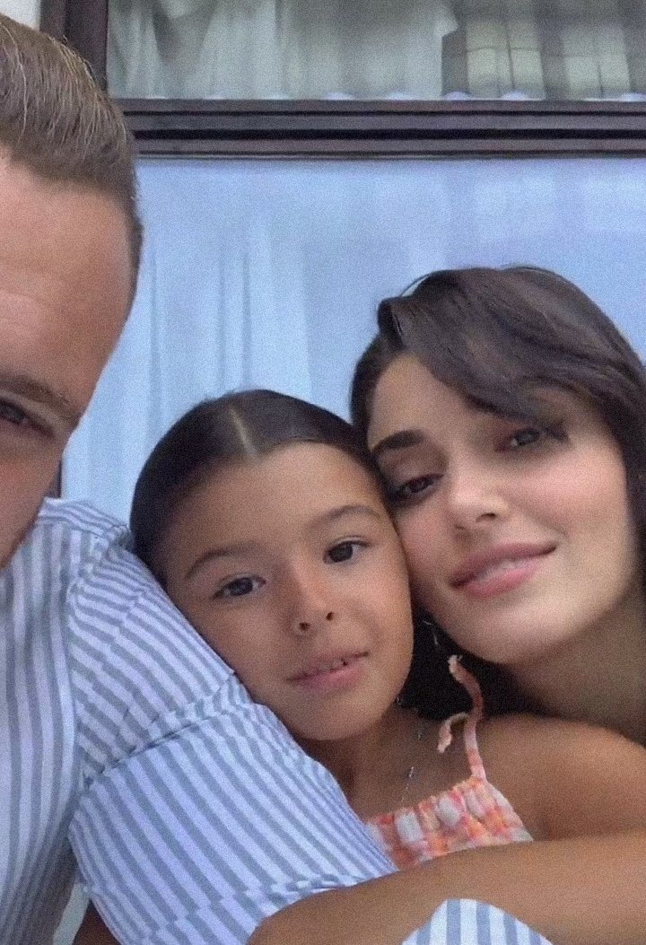 𝒐𝒉𝒂𝒏𝒂 𝒒𝒖𝒆𝒓 𝒅𝒊𝒛𝒆𝒓 𝒇𝒂𝒎𝒊𝒍𝒊𝒂...✨