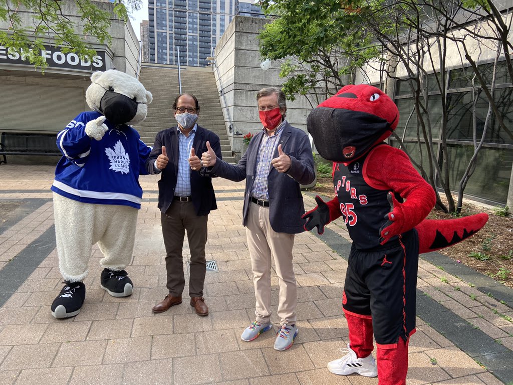 JohnTory's tweet photo. Visited Mel Lastman Square this morning to thank staff and volunteers for all of their hard work.

Toronto, if you haven't already, come down and get vaccinated.

🗓July 24 &amp; July 25
⏰ 8:30AM - 10:30PM
ℹ️ Open to Toronto residents 12+

#VaxTheNorth https://t.co/LHWLNRc2oF