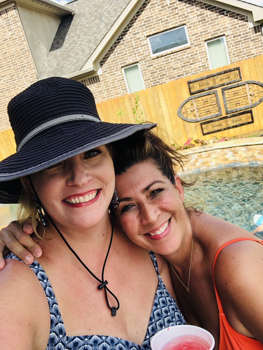 SpiritedThriftr's tweet image. Not only did we watch baseball, there was thematic EVERYTHING - snacks, cups, decor, bathing suits. My Texan gals love the #astros!
#wcesummer #summerselfiebingo #watchingbaseballselfie