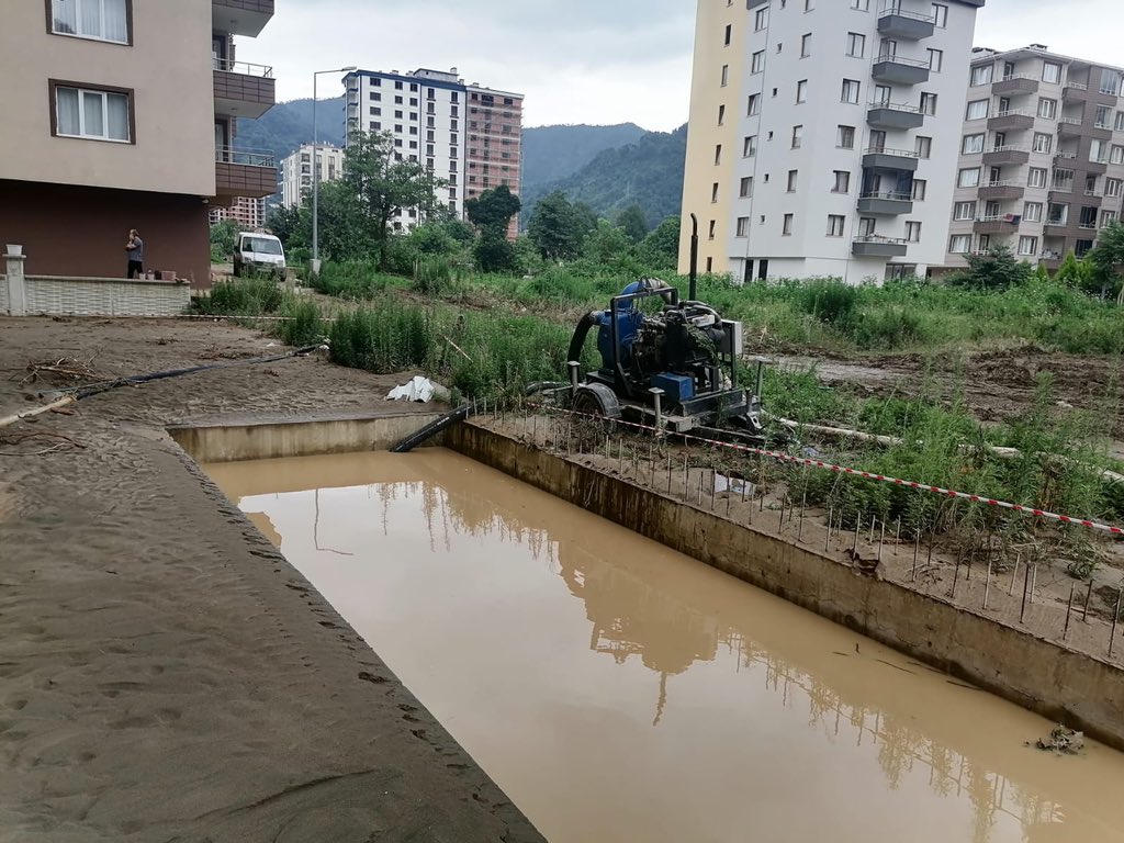 Vidanjör, motopomlar ve su desteği ile bize destek veren Ankara Büyükşehir Belediye başkanımız Mansur Yavaş’a ve koordinasyonu sağlayan Daire Başkanı Mutlu Gürler’e de teşekkür ederiz. 
İyi ki varsınız <a href="/ankarabbld/">Ankara Büyükşehir</a> , <a href="/mansuryavas06/">Mansur Yavaş</a>