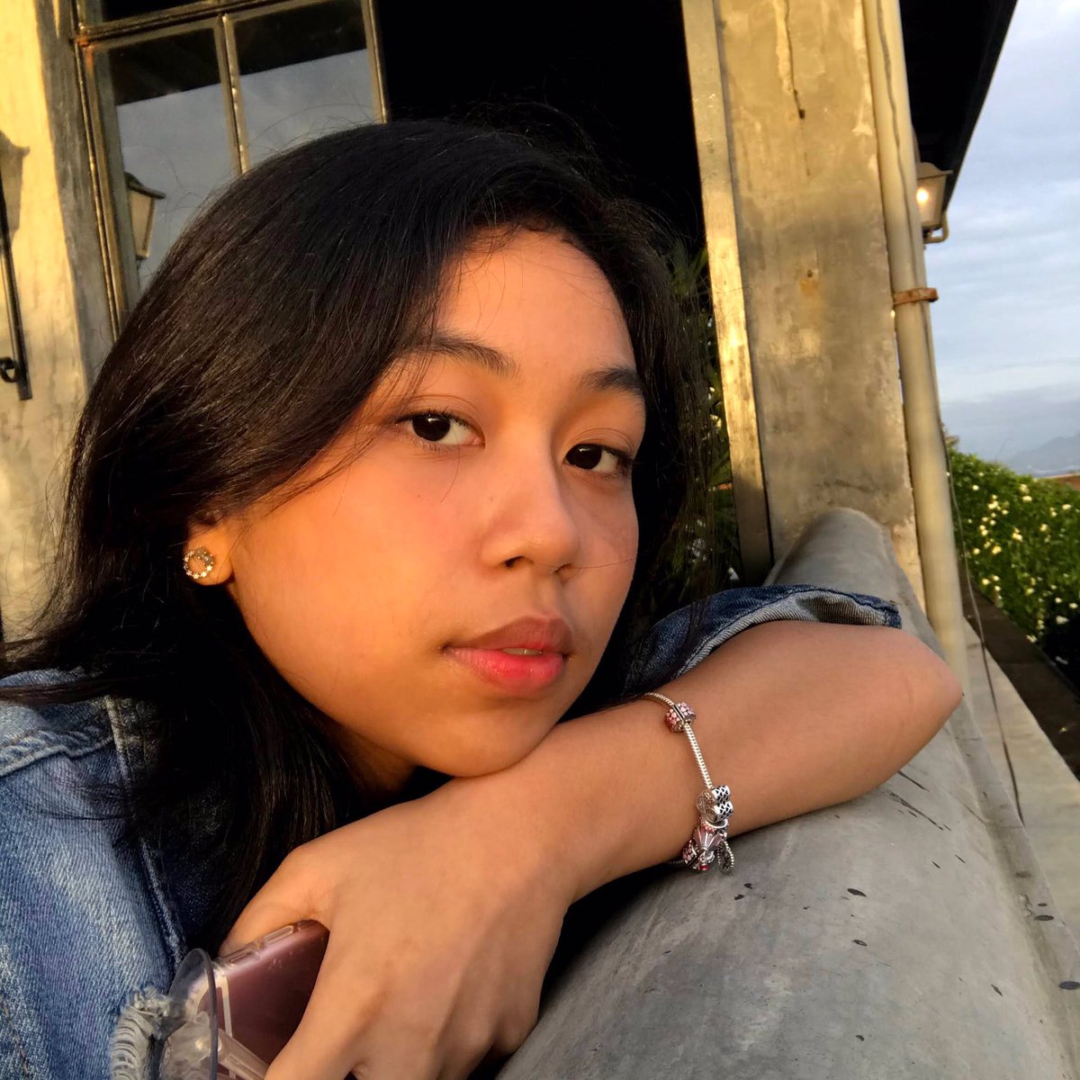 dreamyaes's tweet photo. wuw mica #firstfacereveal π΅βπ«
but lemme join π¬ post a pic of you and your three ults and let your oomfs chose who suits you best https://t.co/TOtC0hIbqG
