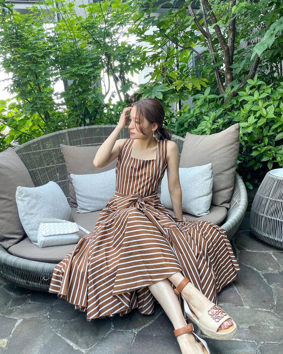 DOUBLE STANDARD CLOTHINGの「コットンストライプワンピース」を着用