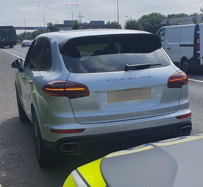 gmptraffic's tweet image. This vehicle didn’t want to wait in the long queues on the Southbound #M61. Impatient driver thought he would cut out the queue and drive across a wide section of solid white lines and chevrons, right in front of #ME21. Driver stopped and TOR issued #waitinline @NWmwaypolice