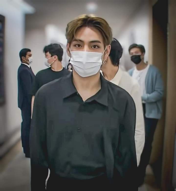 taediluv's tweet photo. Kim Taehyung
KBS                                         SBS https://t.co/iTg6zbYdjU