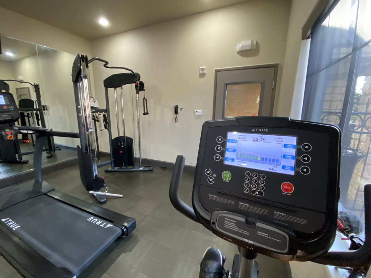 BWCrownChase's tweet photo. Morning workout time! #zachatbwp #workout #fitness #premierlife https://t.co/r2BQHLb0Sv