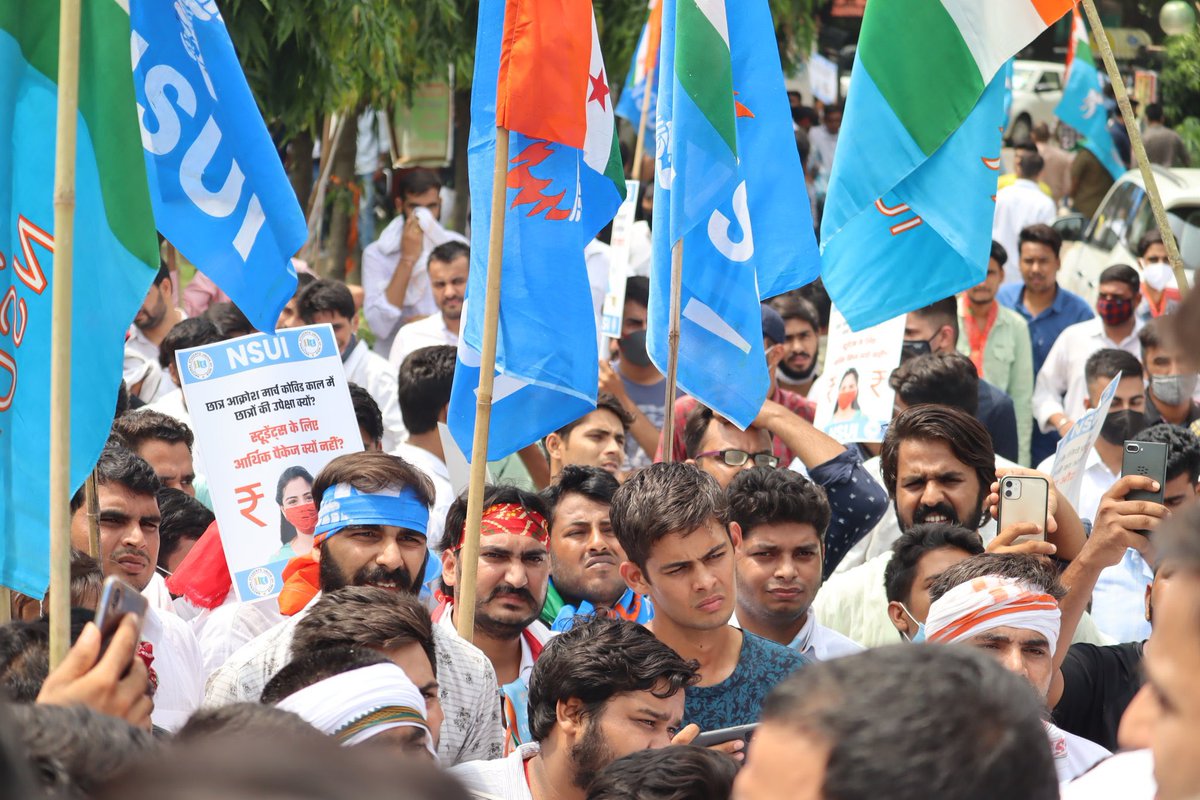 c_l_bhadu's tweet photo. Yesterday participated in 'Chhatra Aakrosh March' in delhi against
#AntiStudentModiGovt
@nsui Demands:
◆Vaccination Before Examinations
◆Waive off Educational loans & extra educational fee
◆Policies to revive education system
◆Relief Package for students. https://t.co/RBjDfxhvhu