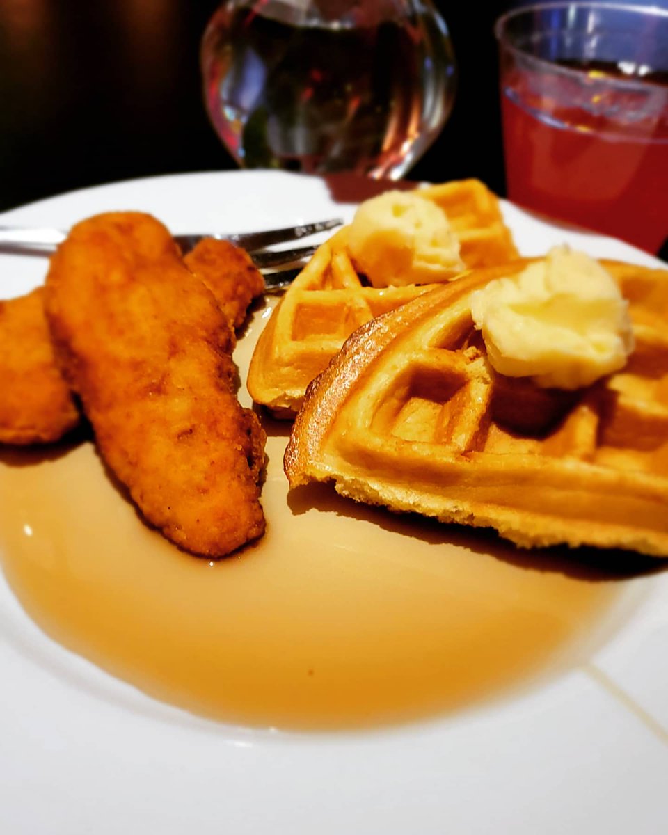 dinewinegather's tweet image. Great time last night @thegatheringspots #chickenandwaffles event Met some really cool people drank more #gin than we should of courtesy of @bombaysapphireus #bombaybramble 
#adiningdiva #hineshospitality #atl #atlanta #atlantafoodie #atlfoodie #atldrinks #goodeats #eventplanner