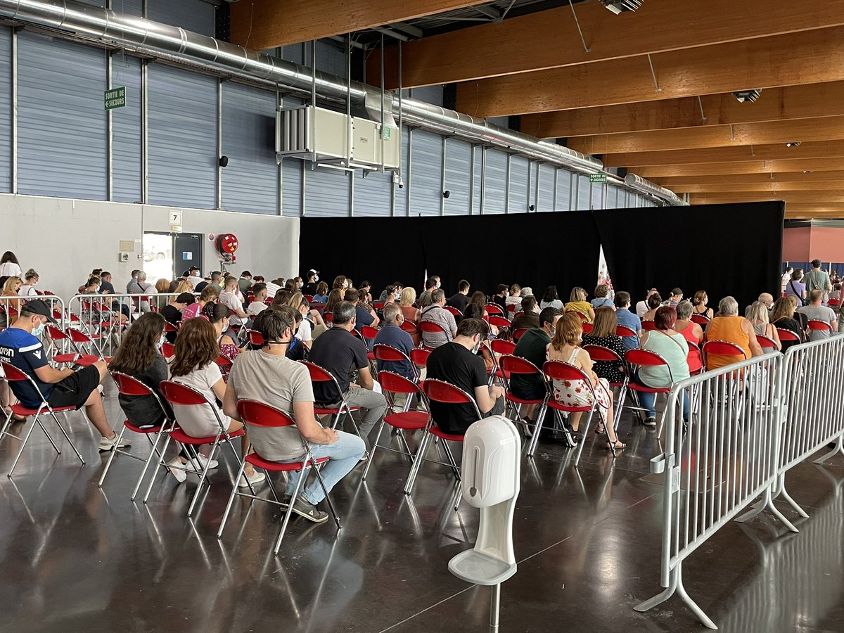 NassimAmajoud's tweet photo. L’effort se poursuit à #ArtoisExpo avec 4700 doses ce week-end pour les habitantes et habitants de la CUA. Un accueil chaleureux et une prise en charge bienveillante ! Un grand Merci à notre personnel soignant, nos Agents @VilleArras et @GrandArras 🙏 restons unis et solidaires🇫🇷 https://t.co/pDtsO52hzt
