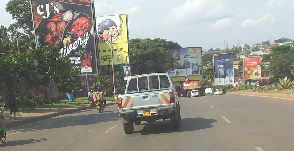 PatriqKanyomozi's tweet photo. The driver of this vehicle UAQ 825S  has knocked my car and just drove off,it happened at 3:48pm as I joined Jinja Road from Industrial Area. Your Excellency @AKasingye isn't it a crime to knock a Presidential motorcade?Cc @PoliceUg https://t.co/eoPaKBKmbx
