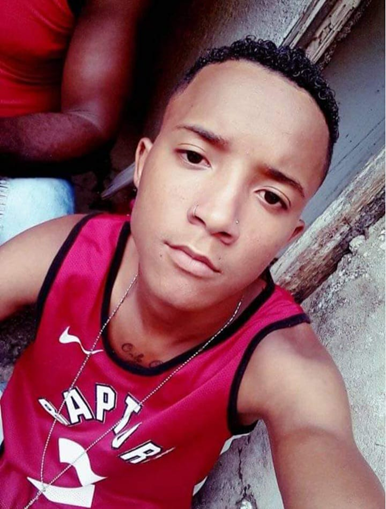VivancoJM's tweet photo. Por favor ayuden a denunciar este aberrante caso ocurrido en Cuba. 

Ellos son los hermanos Emiyoslan (17 años), Yosney (25) y Mackyani (23) Román Rodríguez y su primo Odlanier Santiago Rodríguez (22). 

Estan presos e incomunicados desde el 12/7. https://t.co/V4mC7vKzzr