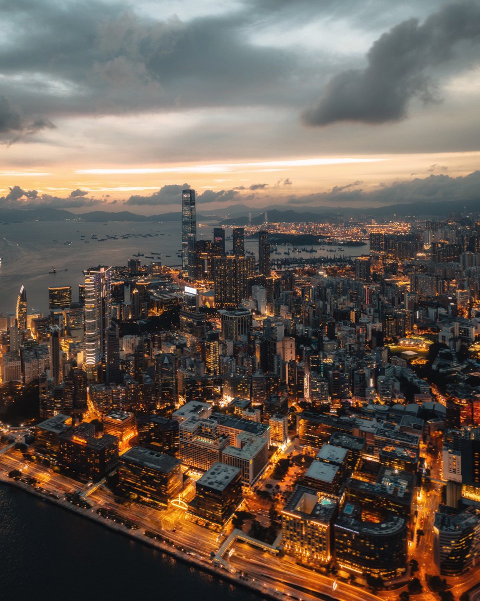 jsrpixel's tweet photo. The moment of clarity
#jsrpixel #hongkong #mavic2 #nightphotography
@timeouthk @DJIGlobal @AirVuz @discoverhk https://t.co/t0xWzbUdEH