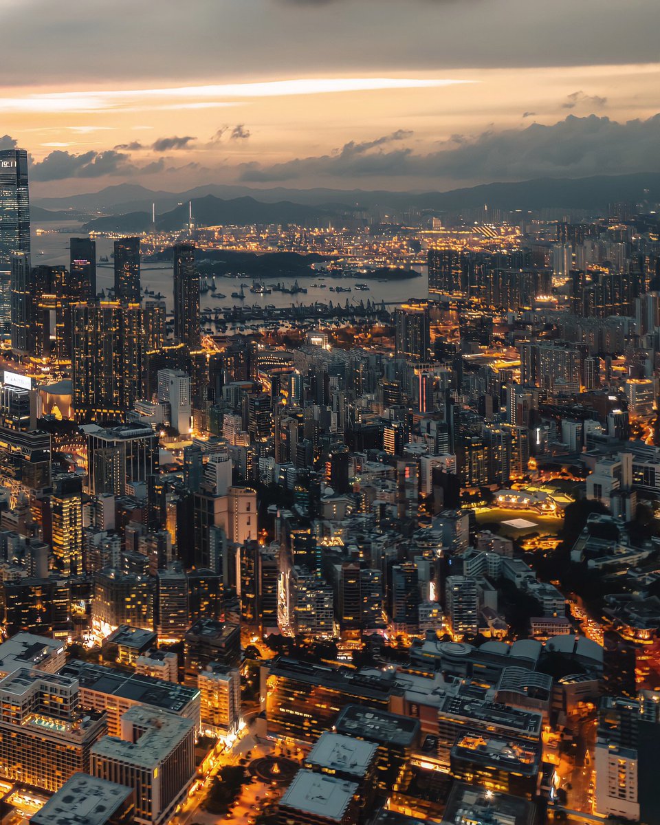jsrpixel's tweet photo. The moment of clarity
#jsrpixel #hongkong #mavic2 #nightphotography
@timeouthk @DJIGlobal @AirVuz @discoverhk https://t.co/t0xWzbUdEH