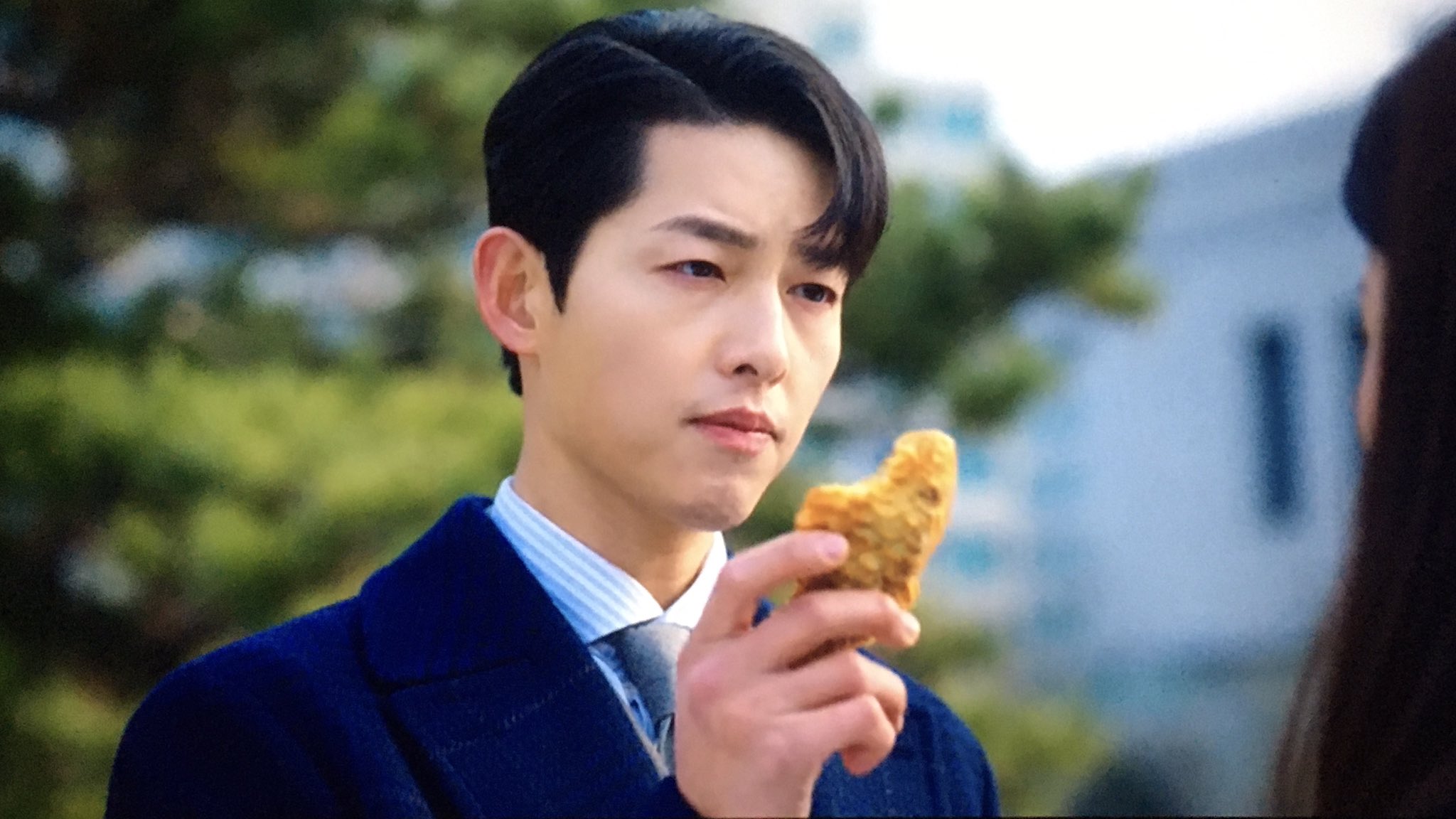 Kei Tos 大好きなフナ焼きとコイ焼きのシーン 自然光がやわらかくて2人の楽しそうな会話に心が温かくなる 階段を上がることで二人が一つの目標に向かって進んでいるイメージも ヴィンチェンツォ 12話 呟き鑑賞会 T Co 2lngw9iln9 Twitter