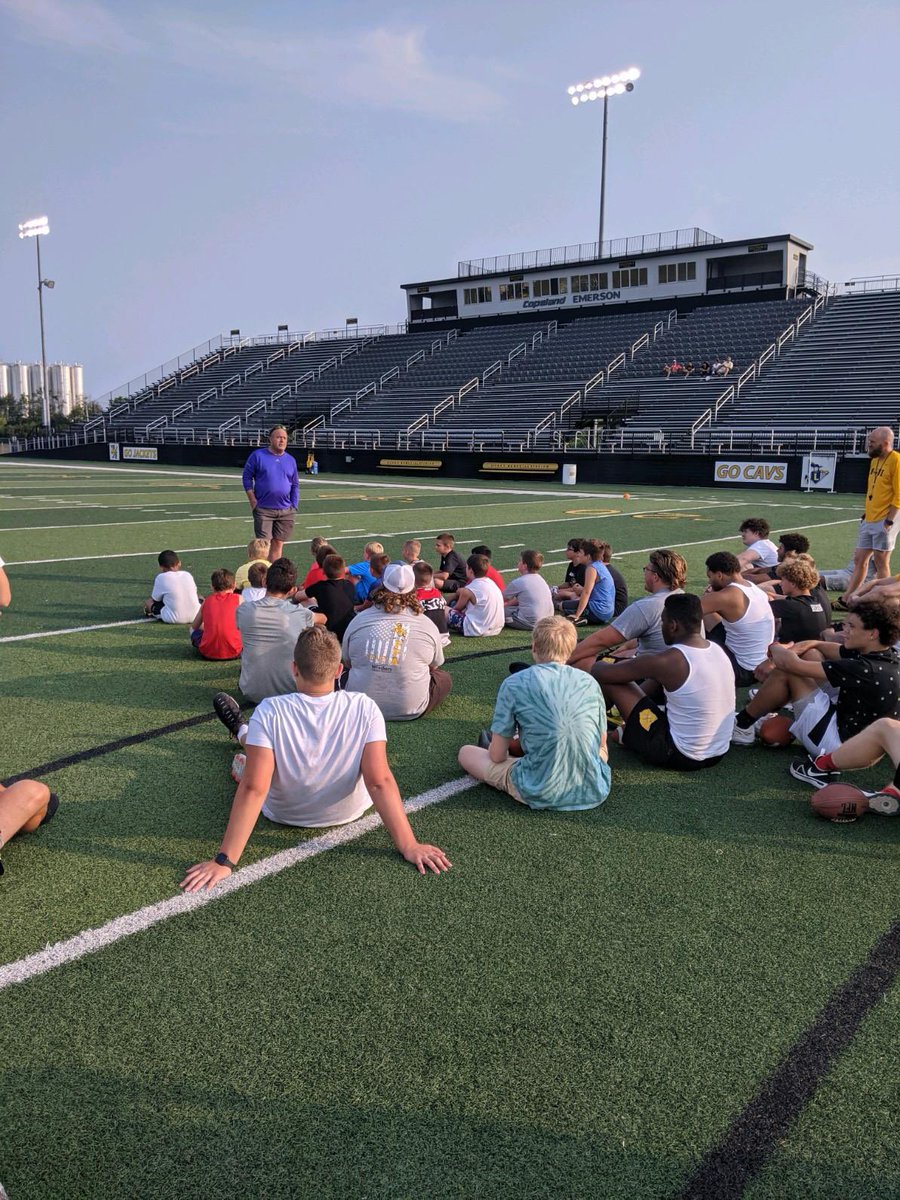 ADoenges's tweet photo. Awesome camp under the lights last night. Thanks to the parents who made it work on such short notice.

High school players, as usual, brought a lot of energy and killed it.

2.5 hours have fun and laughter. 

Awesome message from Kris Haines on what this great game means https://t.co/wMM0YzYo1y
