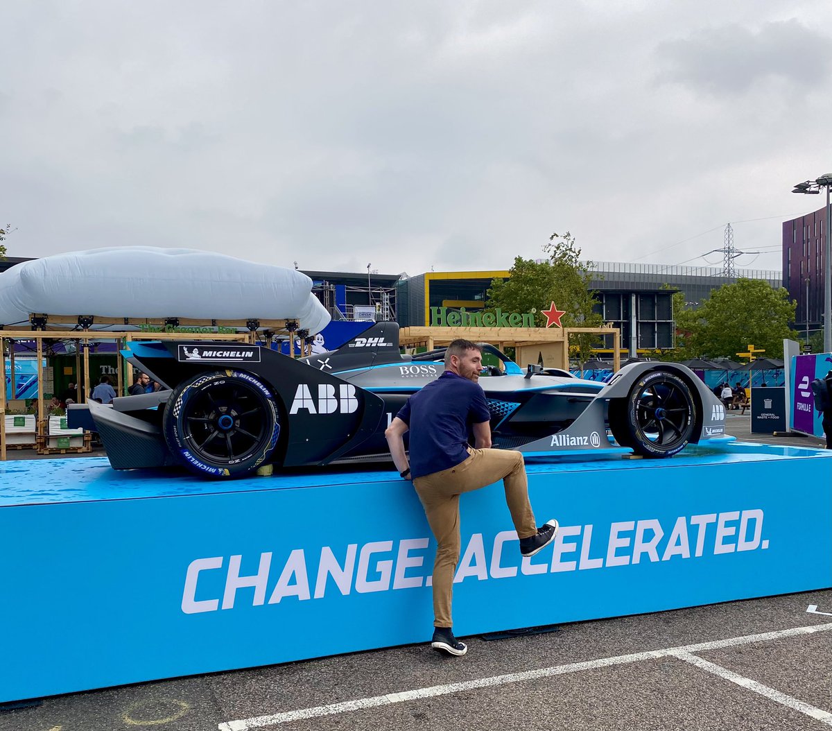 PoletoPoleEV's tweet photo. @FIAFormulaE someone appears to have left a Formula E VIP car sitting around.
🤔 late entry from @pluginadventure see you on the grid 👊🏻
#LondonEPrix #Formula #XforSpeed https://t.co/VmASq0hiEz
