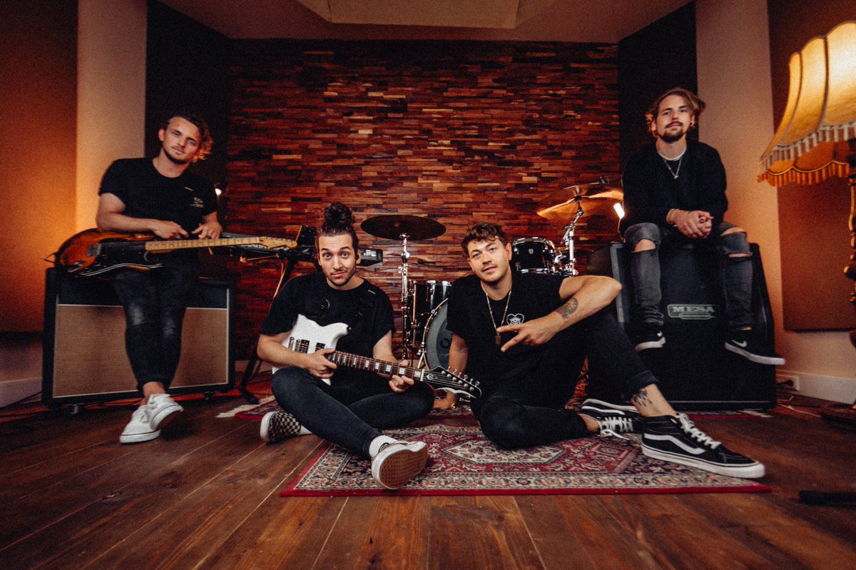 We’ve recorded a new #cover for you guys! Stay tuned, cause this Monday we’ll spill some details about this one. 👀