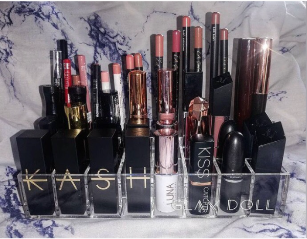 GLAMDOLLIRELAND's tweet photo. Have all your lipsticks in one place with our Lip Box!💄#glamdoll #lipstick #makeup #mua #influencer #glam #bringinghollywoodhome #vanitymirrors #shoplocal #smallbusiness #supportirish #guaranteedirish #irish #championgreen #shopping #lipbox https://t.co/HAyP4ltm5z