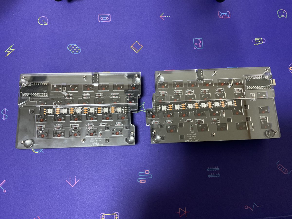 0002ozlet's tweet photo. 完成しました。スタビがある #cool950S です。50%分割キーボードです。左端に4キーを加えたので、50キーですが、実際は40％分割です。特徴はキーキャップのベースキット対応です。私の #自作キーボード の名称はcoolシリーズですが、だんだん系譜がややこしくなってきました。 https://t.co/DL2Oe26ELz