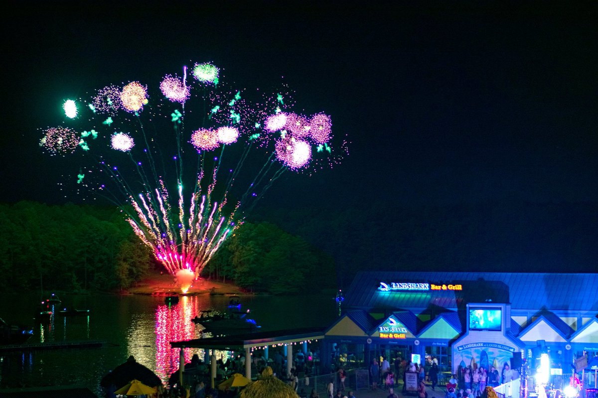 We love a good party. Join us tonight for our Full Moon Party at LandShark Landing and enjoy live entertainment from the Jonathan Ingram Band and stay for the fireworks show that starts at 10 PM! ✨

A $14.99 beach fee applies for those without a season pass or daily water par