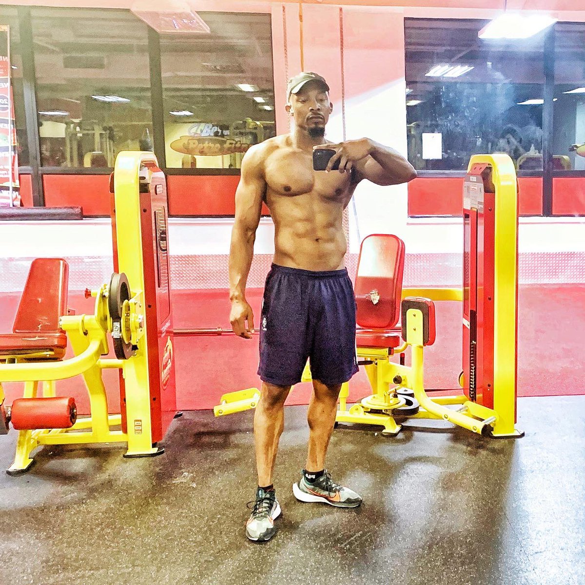 realdwaynec's tweet image. #latenightworkout