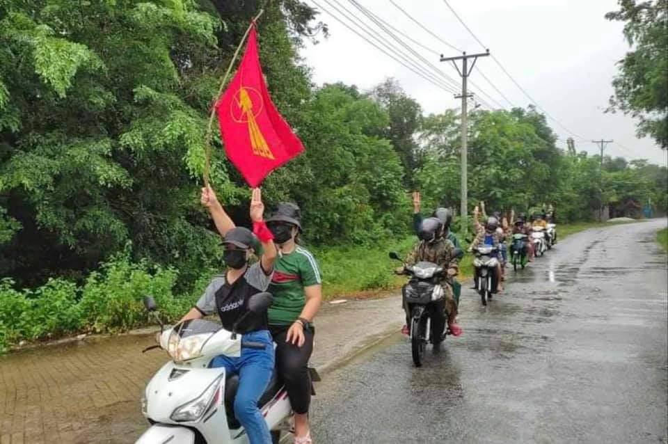 Protest against military dictatorship by youths from Paung Tsp, Mon State
FREE OUR PRISONERS 
#ICRC_SaveMyanmarPrisoners #WhatsHappeningInMyanmar #July24Coup