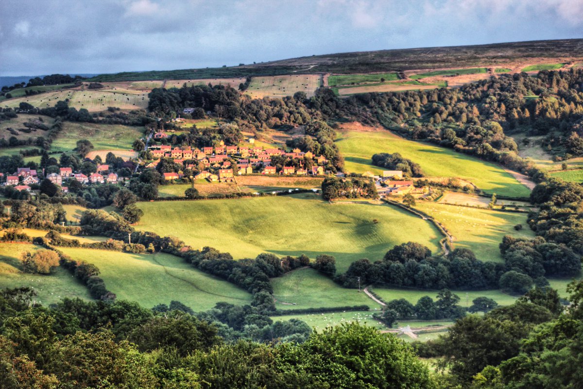 helenofwhitby's tweet photo. ‘Out beyond ideas of wrongdoing & rightdoing there is a field. I’ll meet you there’💚
Yesterday eve the light across the beautiful countryside was stunning. It lit the fields in patches like a shimmering patchwork quilt. #Aislaby #Sleights #NorthYorks #canon #liveforthestory https://t.co/8n2bGioRUW