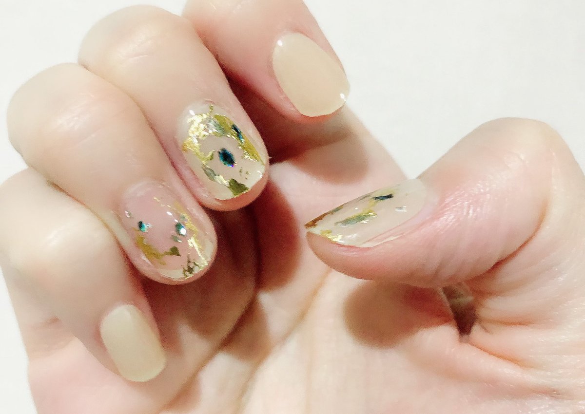 Asa0404Ma's tweet photo. 仕事のテンションあげるためのohoraネイル💅30分🤘 https://t.co/au7jWEBoNt