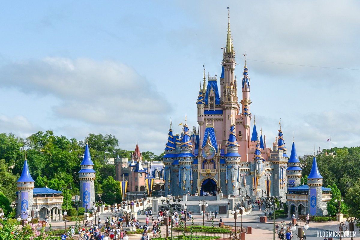 Blog_Mickey's tweet photo. Cinderella Castle glow up for #DisneyWorld50 https://t.co/j1sxddSDEJ