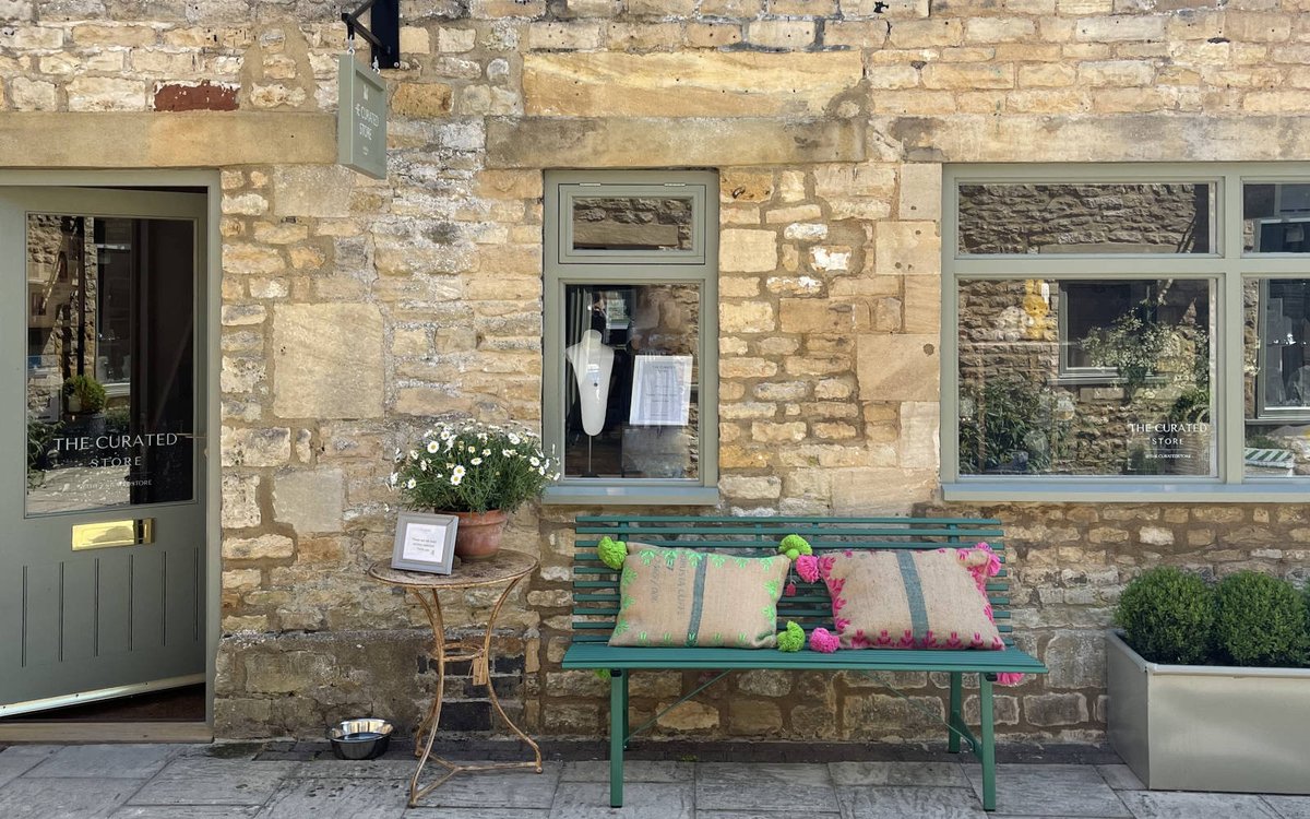 The Curated Store, in the charming Cotswold town of Stow-on-the-Wold, is a new design led pop up shop curating a monthly rotation of independent brands. cotswolds.org/the-curated-st… #stowonthewold #cotswolds #thecuratedstore #visitthecotswolds