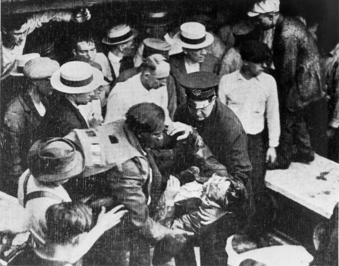 chrisronayne's tweet photo. Today in 1916 inventor Garret Morgan and his brother Frank made a heroic rescue of tunnel workers trapped 50’ below Lake Erie. #CLE Police asked Morgan to enter a gas filled tunnel using his new smoke hood (gas mask) which Morgan successfully deployed for rescue. A true #CLE hero https://t.co/ANET6ouuRI
