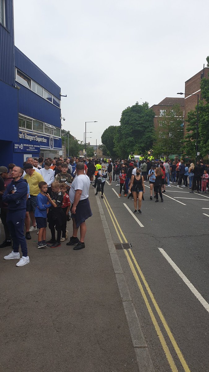 Willo_1969's tweet photo. Ko, Utd score, 100s including children stuck outside. Pre season friendly. Dearie me https://t.co/EL8YPBQ9Cs