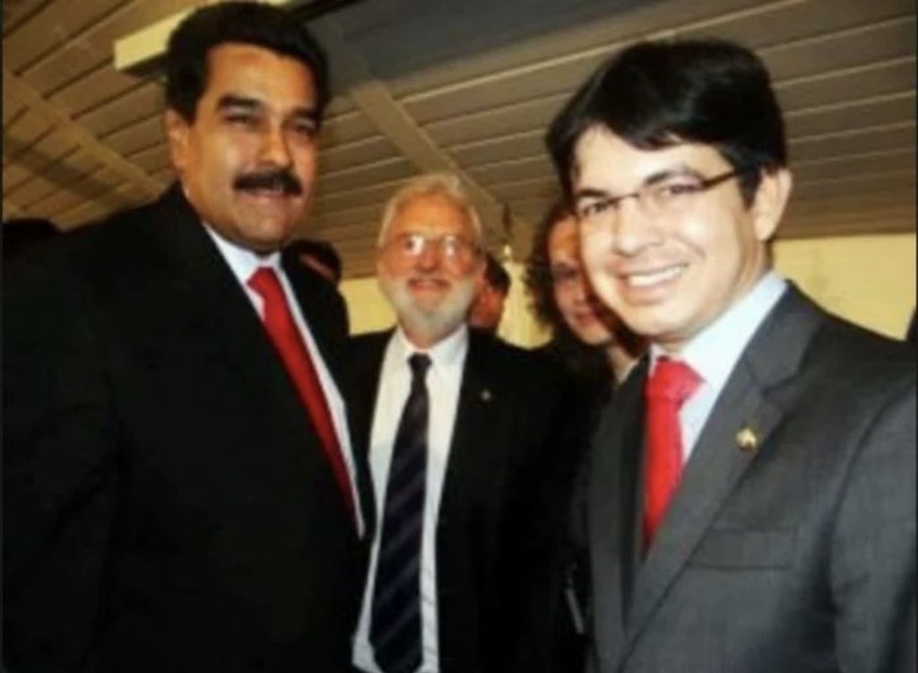 LucianaSV29's tweet photo. @BrazilFight Randolfe Rodrigues é admirador de ditaduras https://t.co/WdT96gkihe