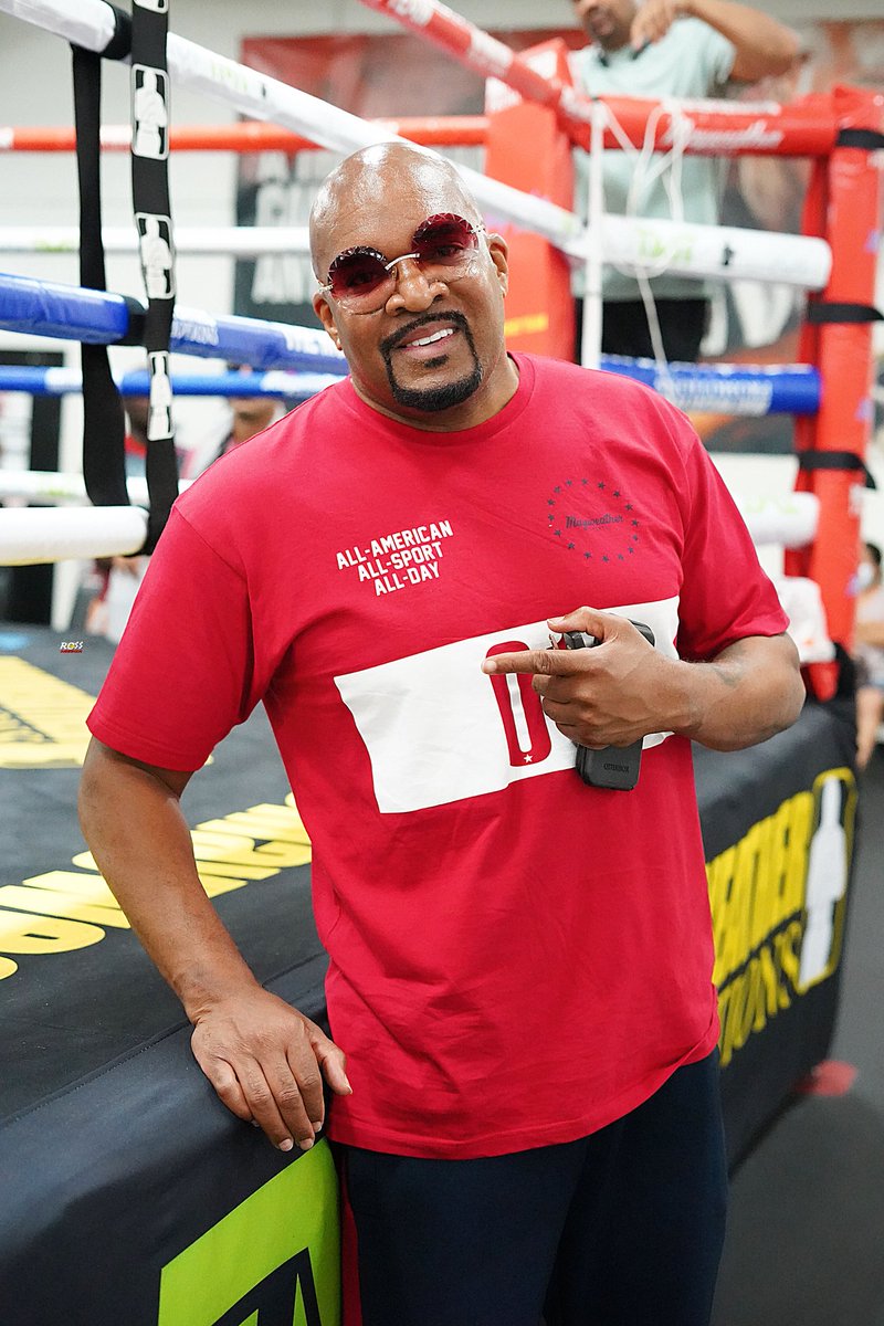 ROZGOLDG's tweet photo. @LEllerbe C. E. O of Mayweather Promotions pic by @rozgoldg🥊📸💯 https://t.co/IvnQnvbzos