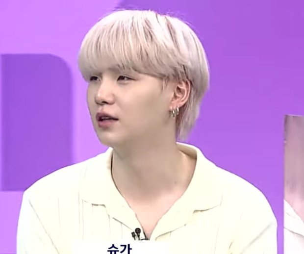 ARMYForce_Peru's tweet photo. [ 📺 ]  𝐁𝐓𝐒 𝐒𝐁𝐒 | #방탄소년단
— @BTS_twt

👨🏻: ¿SUGA, dicen que todo lo que predice Suga, se cumple? Sólo quedan los Gr4mys, ¿no?

Yoongi 🐱: Si es posible, todavía tenemos el deseo de ser nominados de nuevo e ir a por ello. Y, sí queremos conseguirlo [un Gr4my].

—🥺
•🎀 https://t.co/izIvK2AoZO