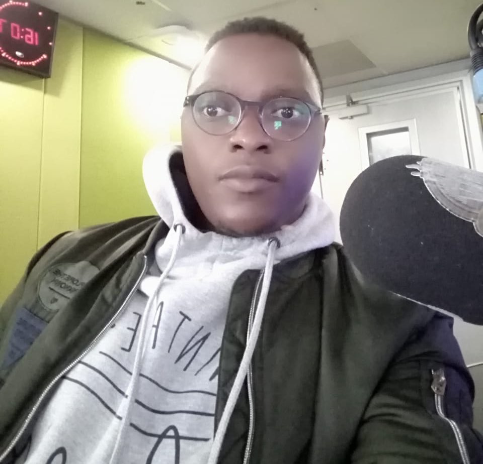 vow_881's tweet photo. Beat the cold front with HOT KASI TRACKS ๐ฅ join @POPKISSDEPRINCE on #KwaitoKoolerbox ๐ป on your airwaves from 4pm - 6pm ๐ป
Stream on: ๐ https://t.co/xfVRyYfFgT https://t.co/6UiObn6bd5
