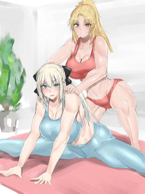 マスターが急に部屋に戻ったら母子でストレッチしていた若妻モルガンさんです 