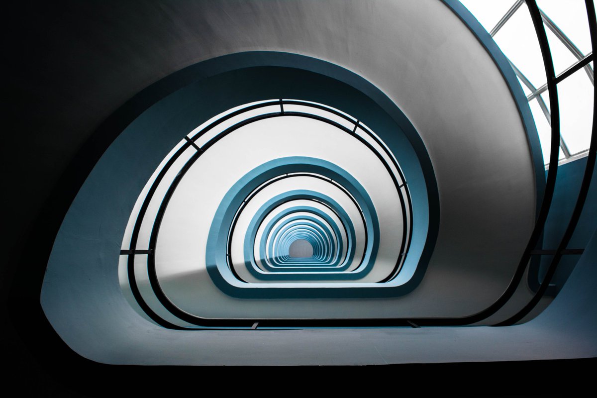 floresimosquera's tweet photo. #escaleraespiral del #DenBell, #Amberes, #Belgica
#escalera de la antigua fábrica de la compañía telefónica Bell, construida en 1958, ahora un edificio de viviendas y oficinas. #arquitectura
#azul https://t.co/TqOeWH4nZC