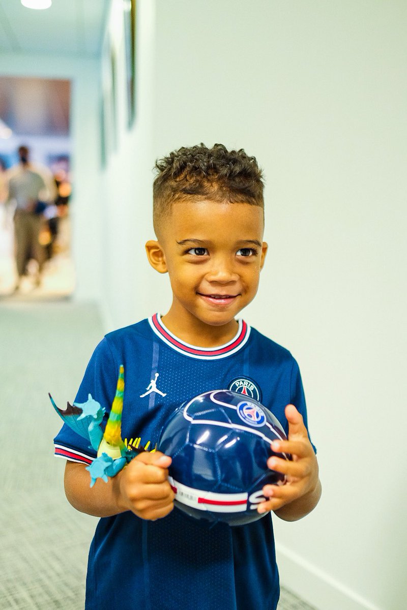 GWijnaldum's tweet photo. Very proud to see my little boy shining with his first collection❤️💙 https://t.co/Pgvyaets7E