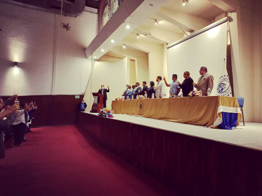 SindicatoUG's tweet photo. Un momento especial vivimos el dia de ayer celebrando los 55 años de fundación de nuestro querido SUTUG y posesion de su nueva directiva, encabezada por el compañero Paul Astudillo, gracias a nuestras autoridades y las bases que nos acompañaron🥳😷 #ElNuevoSindicato https://t.co/D4I3Jq90A9