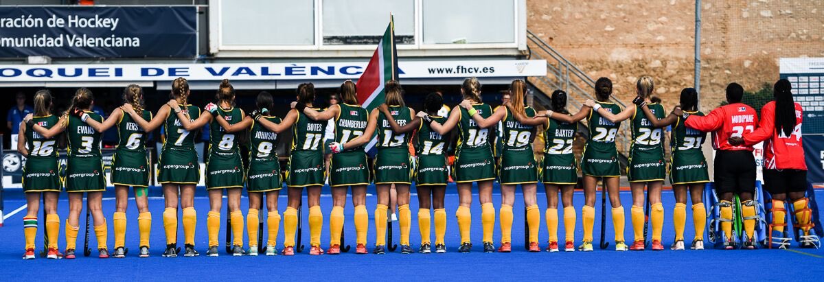 BaxterStephi's tweet photo. Goodluck the my SAW sisters on their Olympic campaign 💛💚 pictures from the 2018 Commonwealth games and 2019 at the hockey finals series. Withdrew from the team due to personal reasons. Supporting you girls all the way 🇿🇦 https://t.co/1IHYYh7mdt