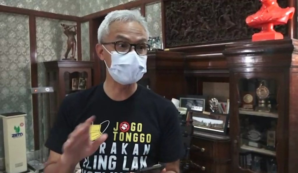 “Ini penting untuk clearance, karena kemarin bully sudah terjadi, hoaks sudah terjadi, orang bertanya, saya jelaskan. Ada media yang nulis, sayangnya tidak wawancara saya. Maka ini banyak yang bertanya, saya kasih data ini,” kata <a href="/ganjarpranowo/">Ganjar Pranowo</a>, Sabtu (24/7/2021).