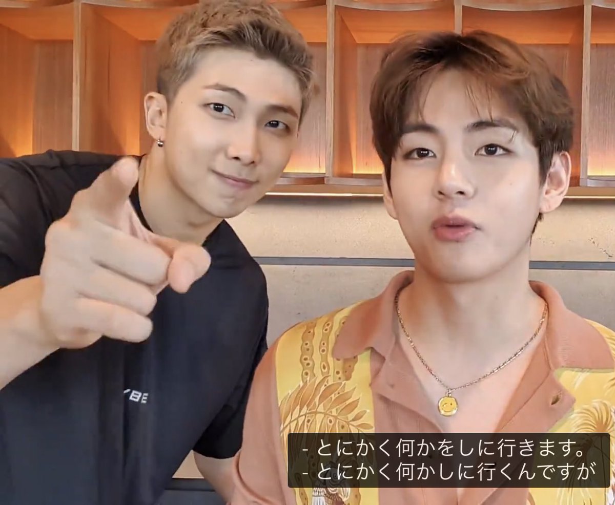 jimin__1013army's tweet image. ライブで見てたとき 全然顔出さないから、「スタッフさんかな〜」って思ってたら まさかのナムさんで笑った😂😂
しかもすごい笑顔でHYBEのTシャツ自慢してくるじゃん🤣🤣

なになに！？
すごい気になる終わり方するじゃん💭👀✨噂の新曲の練習か！？😏