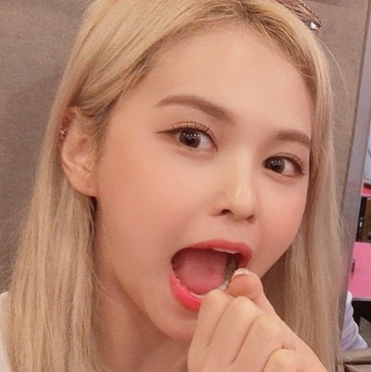 tiny__eu's tweet image. #이유 #EVERGLOW #에버글로우 @EVERGLOW_twt