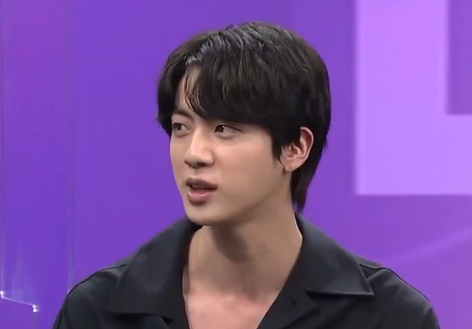 ARMYForce_Peru's tweet photo. [ 📺 ]  𝐁𝐓𝐒 𝐒𝐁𝐒 | #방탄소년단  
— @BTS_twt

Los chicos dijeron que aún no habían recibido su plato de Spotify.
Seokjin entonces añadió que quiere probar a comer Kimchi Jiggae en el plato.

— ¿Quizás un Eat Jin? 😶‍🌫️💜

© BTSChartDailyx • 🎀 https://t.co/xEuSAw8Giv