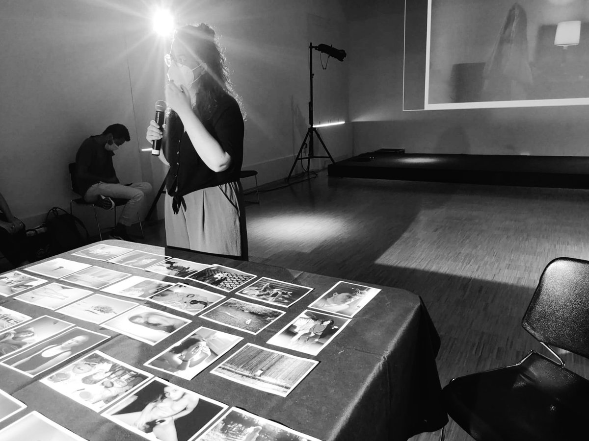 efti_fotografia's tweet photo. 🖇️"Las pruebas y los errores generan milagros"🖇️
Esta cita y estas fotos nos hace llegar nuestra #profesoraefti @CarmenDalmau1 desde los VISIONADOS de @ArtPhotoBcn👀
¡¡A las 20.00 se hará oficial el veredicto y conoceremos a lxs premiados #visionados_2021!!
¡Mucha suerte! https://t.co/StaSFkw8L0