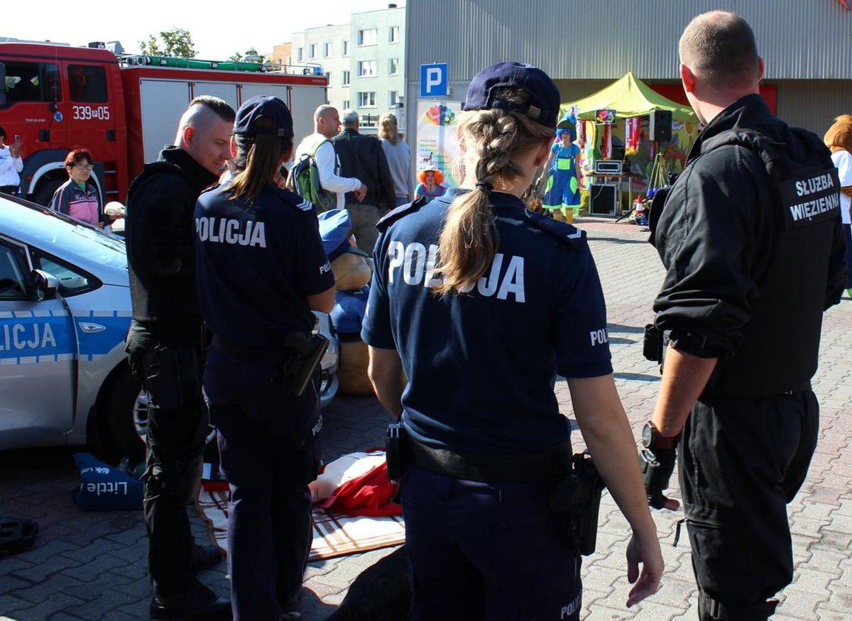 AdKozieg's tweet photo. 2️⃣4️⃣ lipca - Święto Policji 👮‍♂️👮‍♀️Wszystkim Koleżankom i Kolegom z @PolskaPolicja 🚓 składamy najlepsze życzenia wytrwałości i satysfakcji z pełnionej Służby. https://t.co/jdMfamDKqu