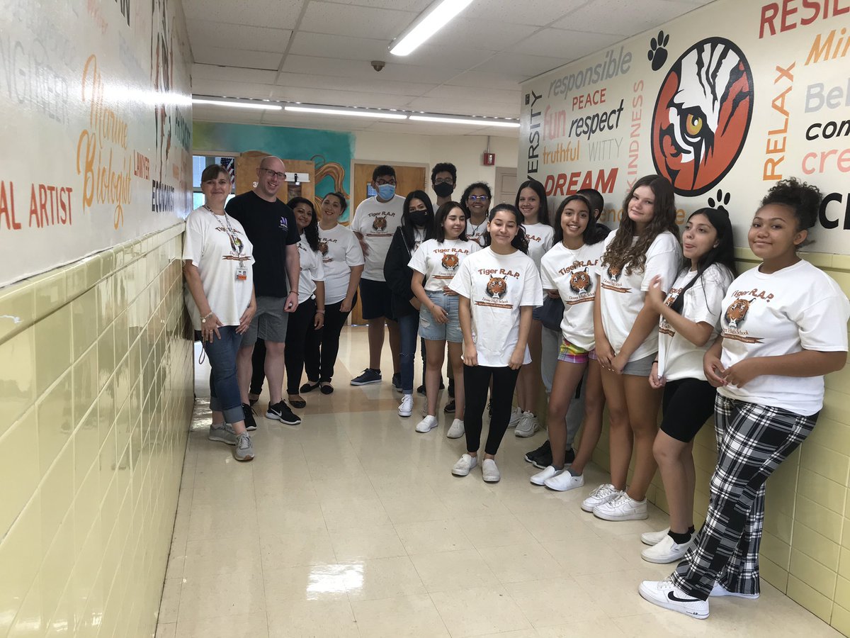 DoverGuidance's tweet image. DHS Tiger RAP held a fun and activity filled #SummerEnrichmentProgram this week! Students enjoyed yoga, theatre &amp;amp; team building workshops, #charactereducation, employment &amp;amp; financial activities, #communityservice initiatives and social/emotional/peer support! Here are some photos