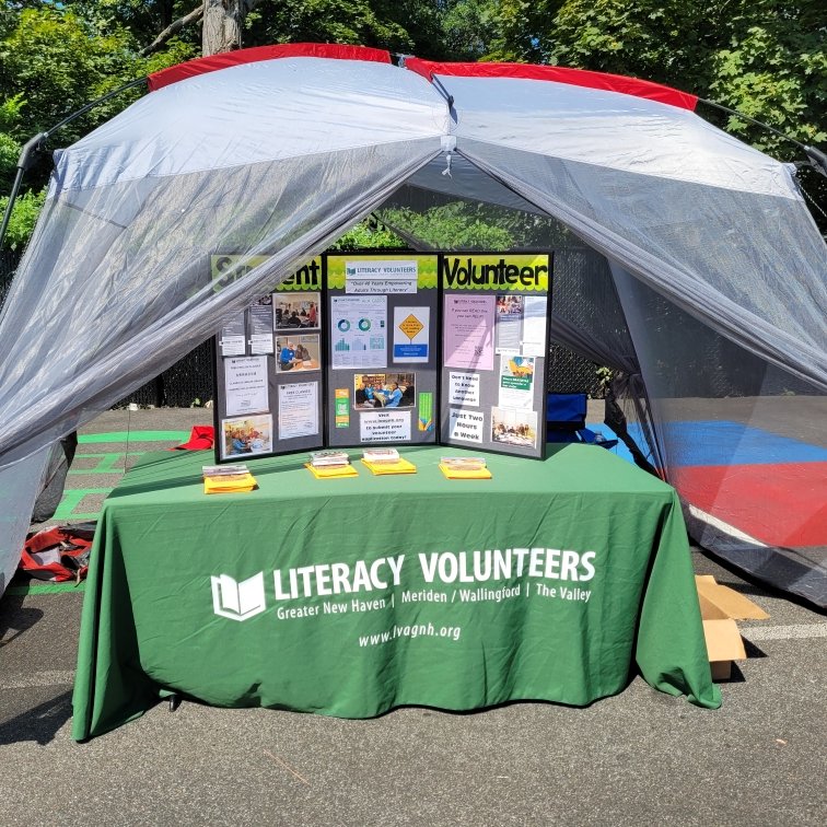 lvagnh's tweet photo. Join us at the Farnam House Family Fun Day!  Get a free children's book, climb on a fire truck!  We're here until 2:00. 162 Fillmore Street, New Haven https://t.co/24CbXNvGbm