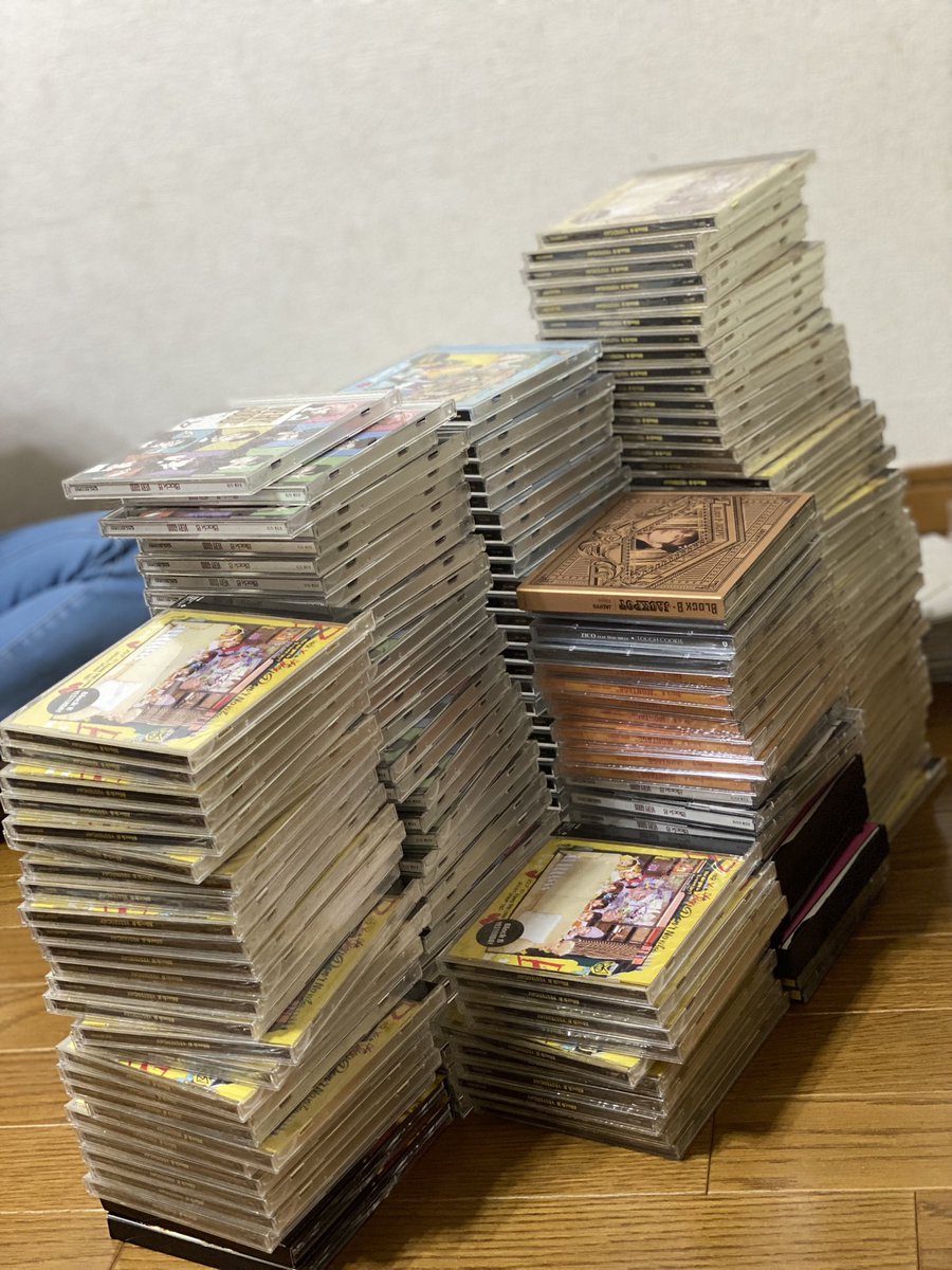 日本語版は韓国ペンちゃん達に配布したはずなのに…😅
部屋のスミにあったCDを娘っちに見つけられてしまったw
でも
まだ、ある…とは言えないwww